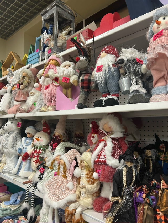 Анон.
Не ради рекламы. В цуме уже новый год вовсю. 😁Оче?...