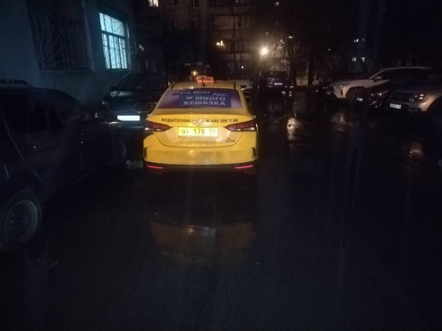 Это борадатая особь которая паркуется как попала на па...