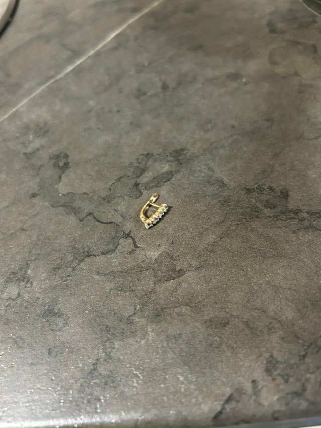 Найдена золотая сережка. На Комсомольской возле озона....