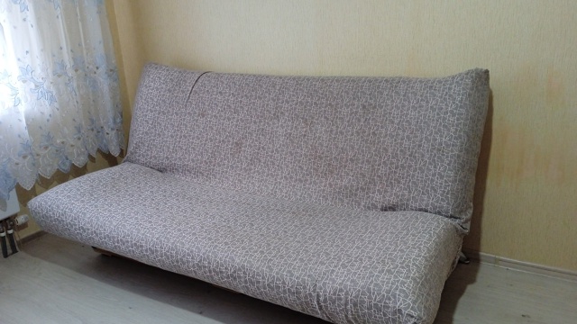 Продаются: комод, стеллаж для белья, диван, гардины. Люс...