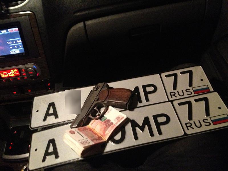 В России начали изымать автомобильные номера серии «АМР» — вслед за ранее отменёнными «ЕКХ».
По да