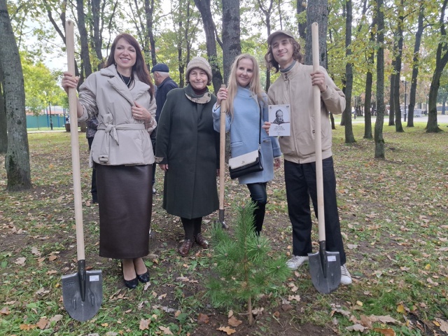 В Рыбинске открыли памятник «Литературный город»
Он в...