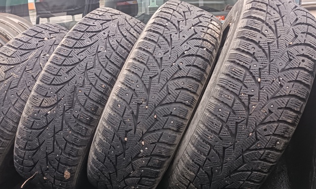 Продам 4 шины 500 рублей штука.+79108184000