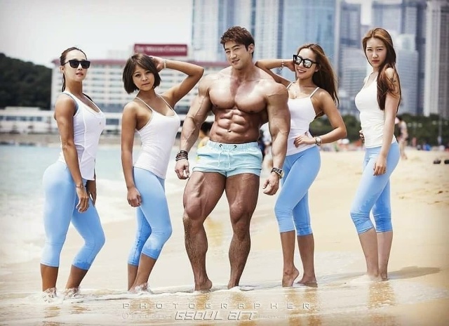 Хванг Чул Сун - известный корейский бодибилдер с нехар?...