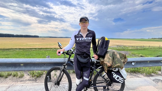 🚴‍♂️ Привет, друзья! Меня зовут Донел, я в дороге.
Пе?...