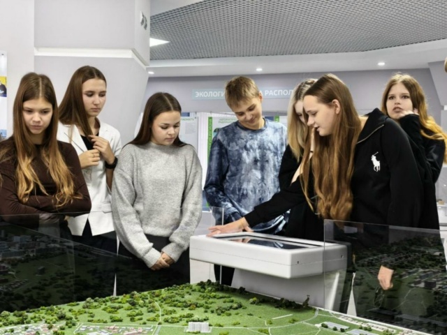 Более 600 школьников и студентов познакомились с профес...