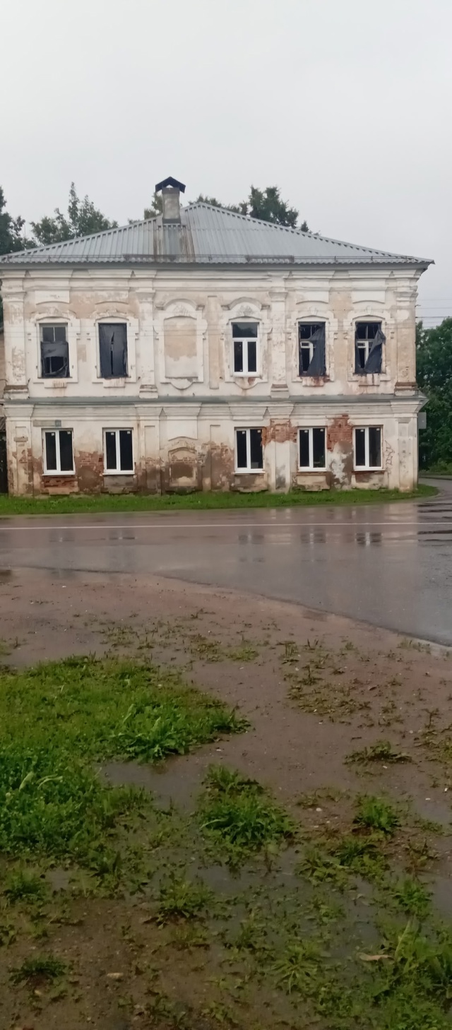 Администрация торопца, где окна, хватит с людьми посту?...