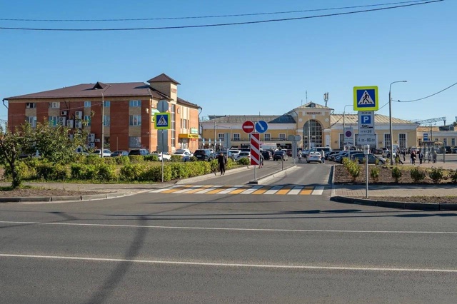 В городе начинает работу платная парковка на привокза...