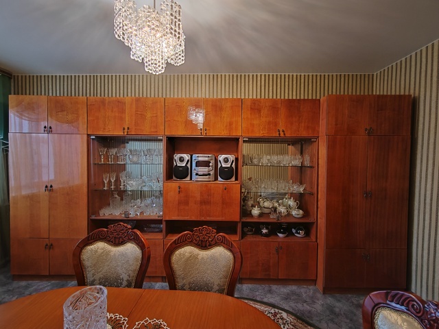 Продам стенку, 2000 р., самовывоз.
Длина - 4 м.
Ширина - 42 см....