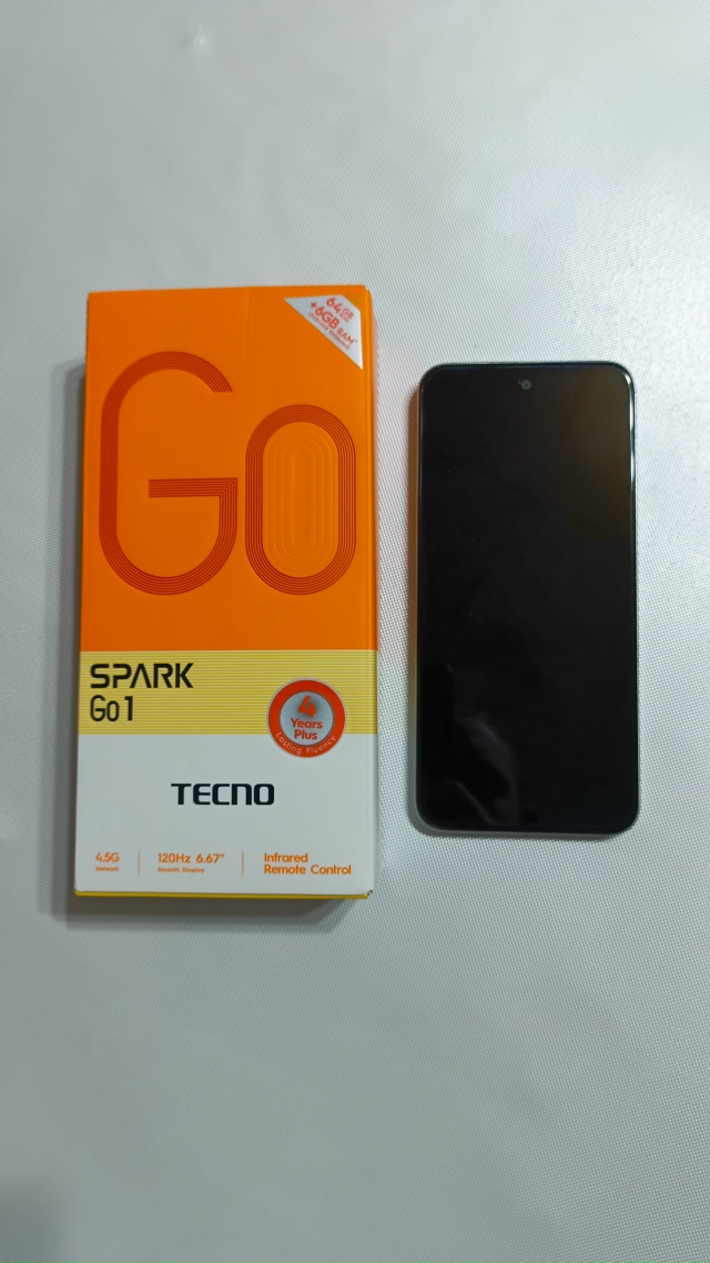 Смартфон SPARK Go-1, 3/64 ГБ годовалый телефон не топился,не в...