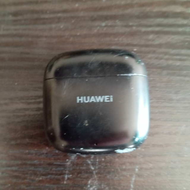 Найден бокс для наушников HUAWEI на лесном бульваре возле...
