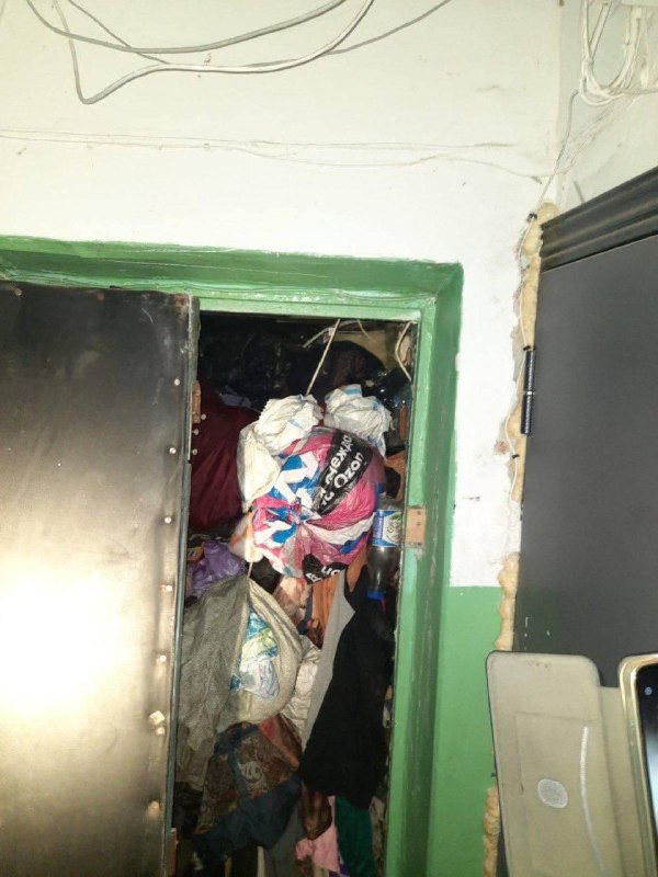 В Уфе пенсионерку откопали из собственной квартиры, заваленной мусором.
62-летняя женщина годами т