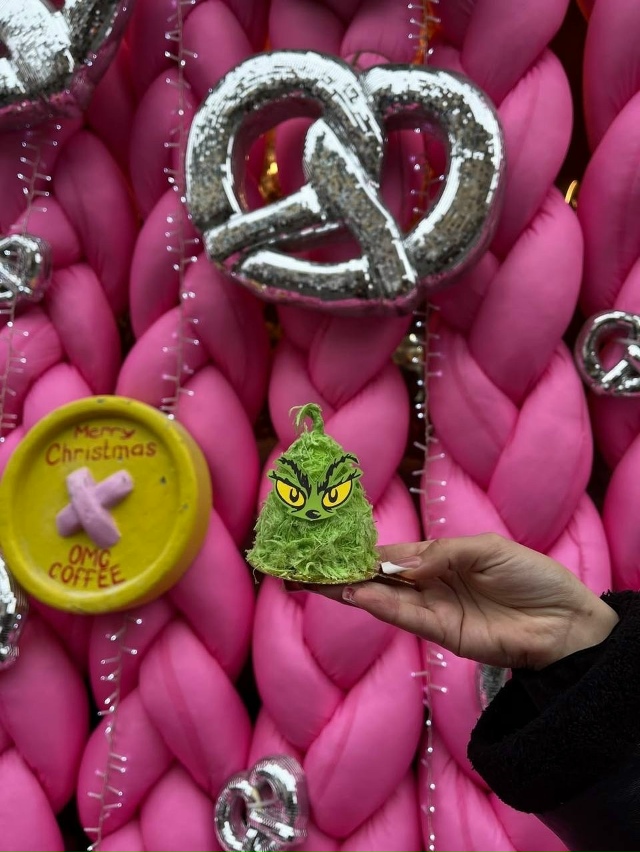 🧁 Идем пробовать новогодние десерты в OMG Coffee
В кофейн?...