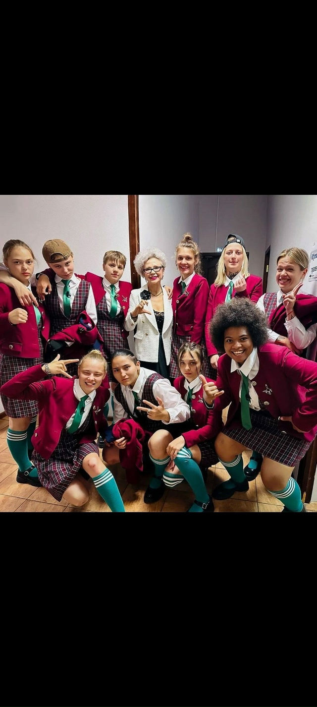 Знаете чему нас учит 2023 год. Наше виртуальное общество ...