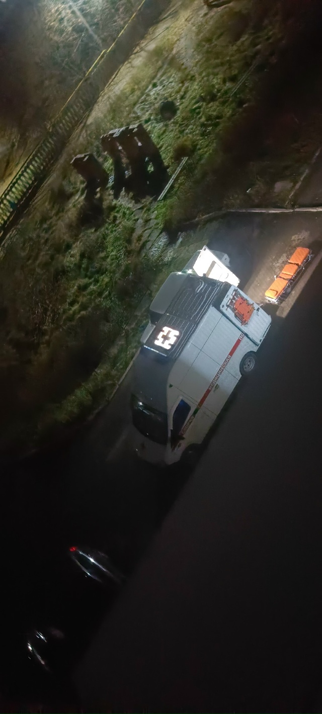 Сколько можно издеваться над людьми?! Ильича 22а. Фонари...