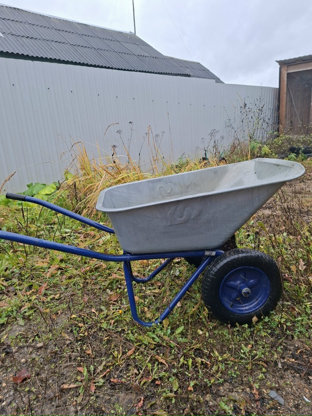 Продам:
Диван-2.500.(самовынос,самовывоз).
Тачка -1.300
Тел.891...