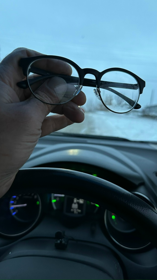 Потеряшка отзовись,оставлены вчера 3го числа в машине