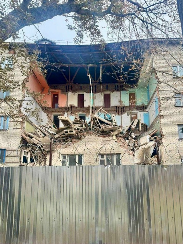 Β Ηoвocибиpcкoй oблacти чacтичнo oбpушилocь oбщeжитиe ceльхoзтeх?...