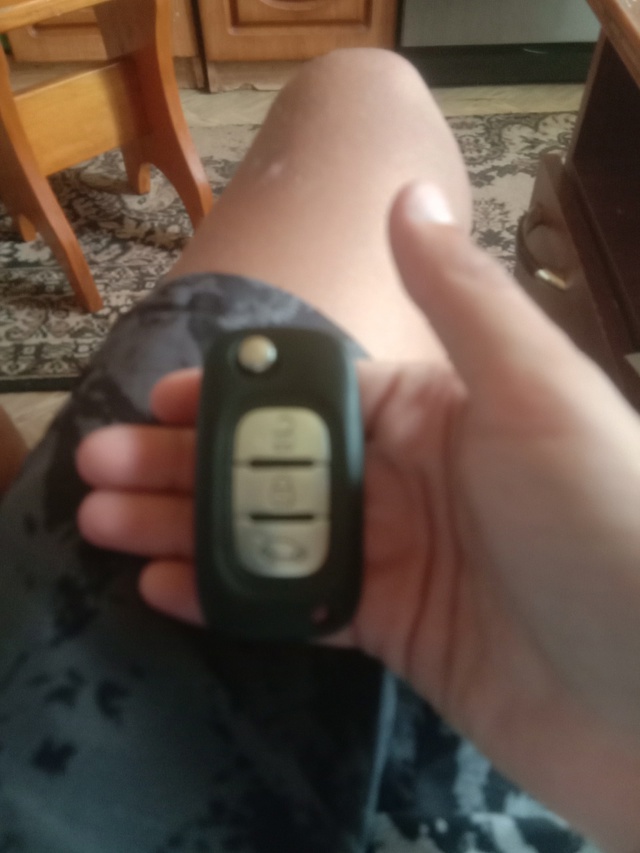 Найден ключ автомобиля Весты на Гагарина 12 возле лавк?...