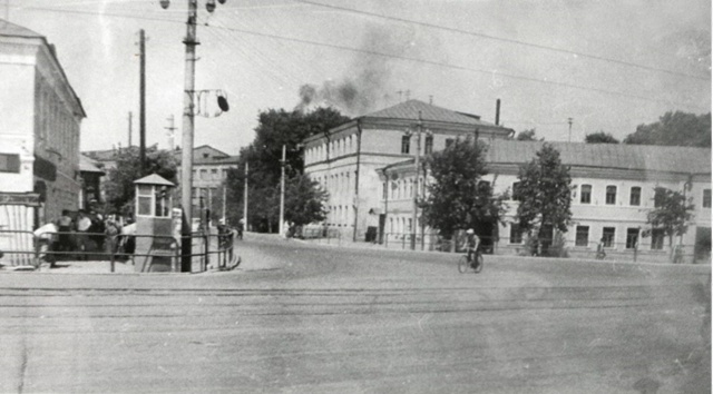 1) Памятник Петру I
1987
2) Река Упа
1905-1910
3) Старый админ?...