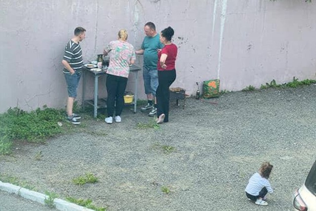 😐Сотрудники детсада устроили шашлыки во время рабоче...