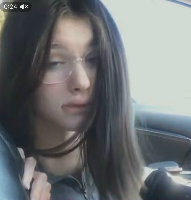 мне 18 лет, а моей сводной сестре 22 и я спалил, что она ра?...