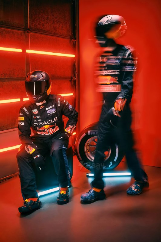 Crocs замутили коллаб с Red Bull и выкатили гоночные тапки в виде болидов F1
Покупателей ждёт два в