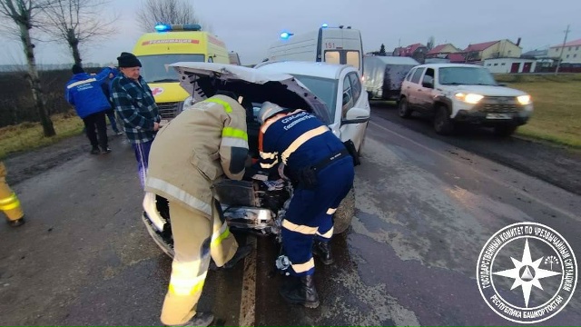 🤯Две легковушки столкнулись лоб в лоб под Уфой
Постр...