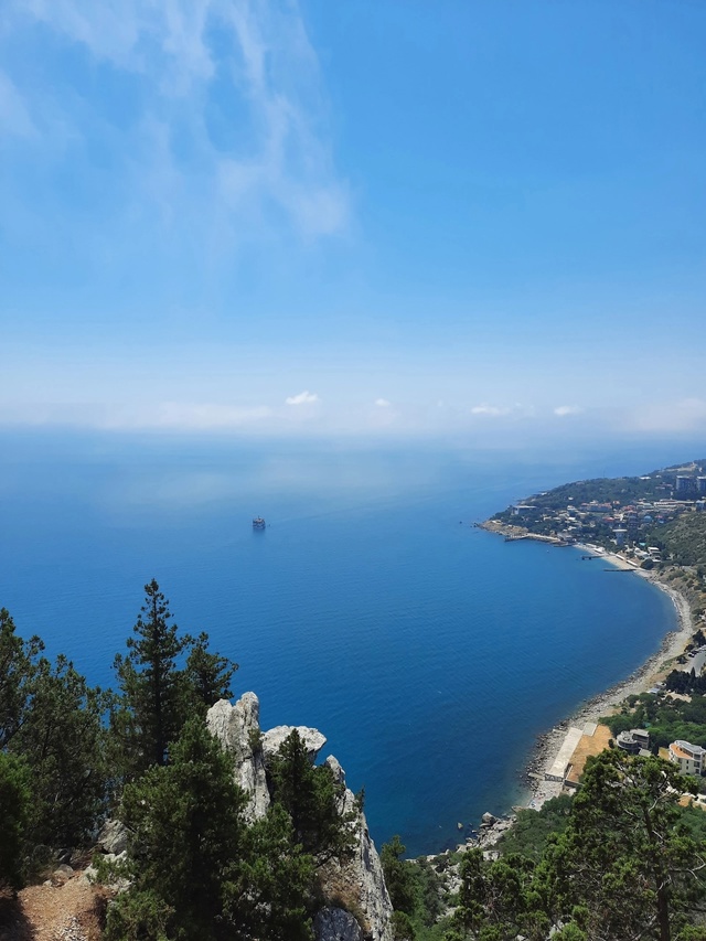 Завораживающий пейзаж с вершины горы Кошка 💙
📸 Майя...