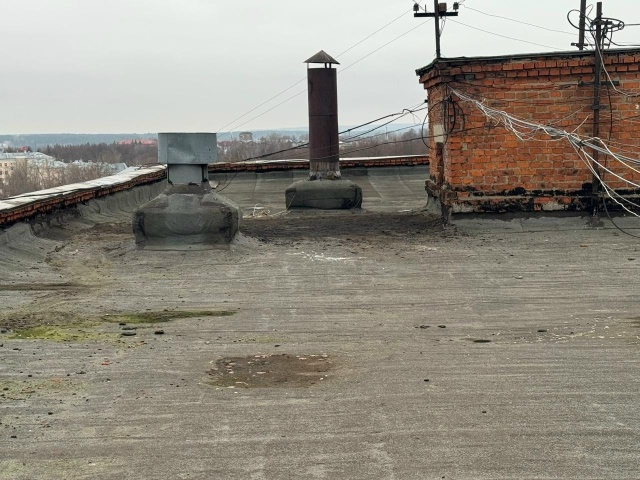 ДГХ убрал с крыши 12 кубометров «наследия» — но кем оно ...