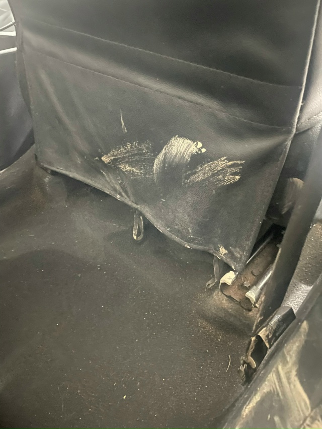 Как так можно садиться в машину?! Неужели все стали инв?...