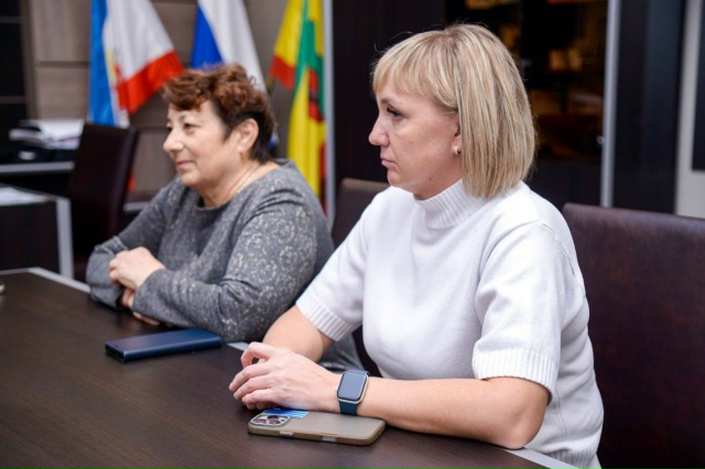 С председателем Межрегиональной Крымской республикан...