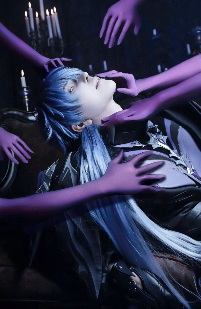 — С ума сойти, какой восхитительный Кирилл Чудомирови?...