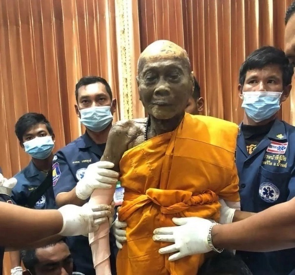 Тибетский монах, которому 205 лет, был найден в трансе! ?...