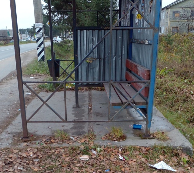 Вот такое вот творится на остановке на ул.Кирова в стор...