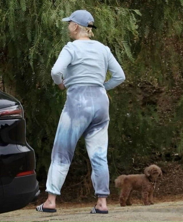 Ну вот так должна выглядеть нормальная женская фигура?...