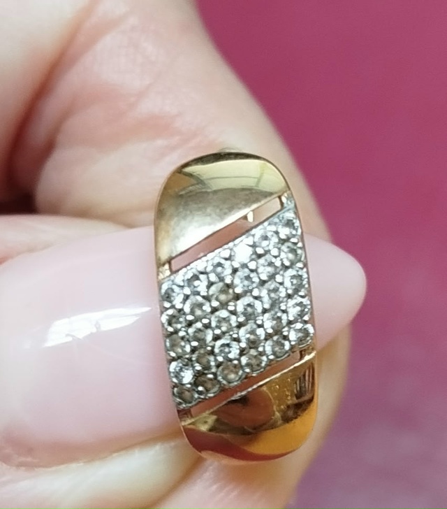 Найдена золотая серёжка!
Верну хозяйке, при предъявлен...