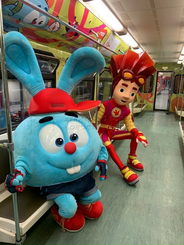 🎉 В московском метро на Арбатско-Покровской линии зап...