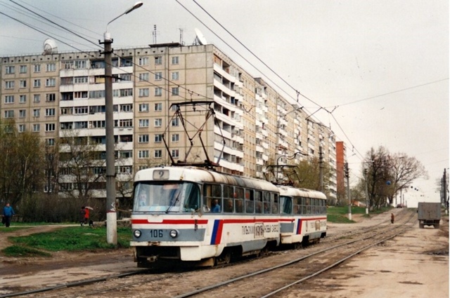 1) Улица Максима Горького, вид с сторону ул. Октябрьской...