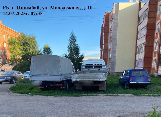 🚗 В Ишимбае штрафуют любителей парковаться на газона?...