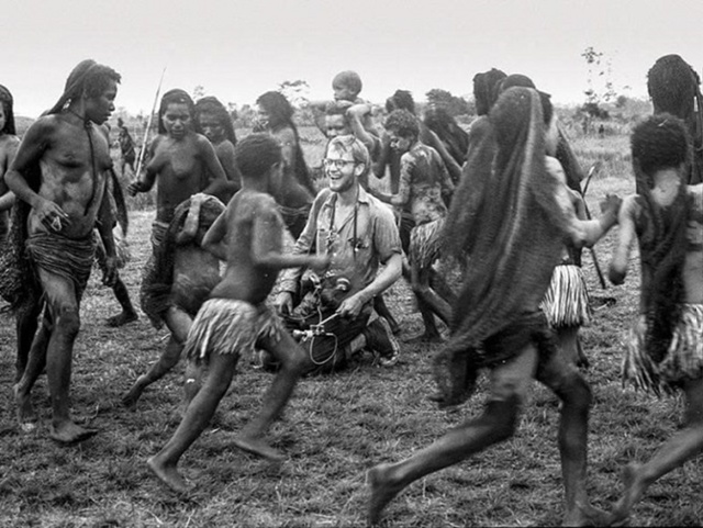 На фото Майкл Рокфеллер который очень любил путешеств?...