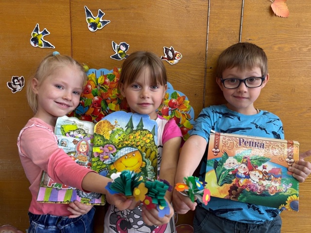 БАБУШКА РЯДЫШКОМ С ДЕДУШКОЙ
В Грузенской сельской биб?...