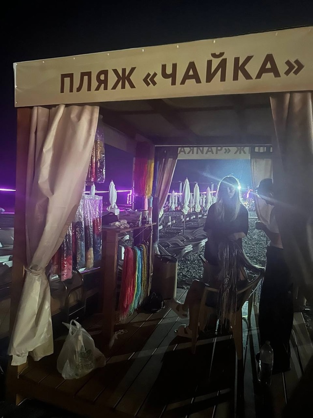 #нампишут
Возле ресторана соренто , у пляжа мандарин , ...