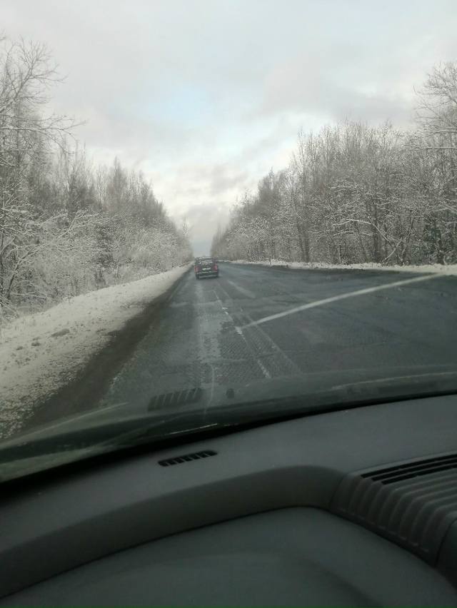 В этой стране всё через жопень делается? Снег выпал, хо?...