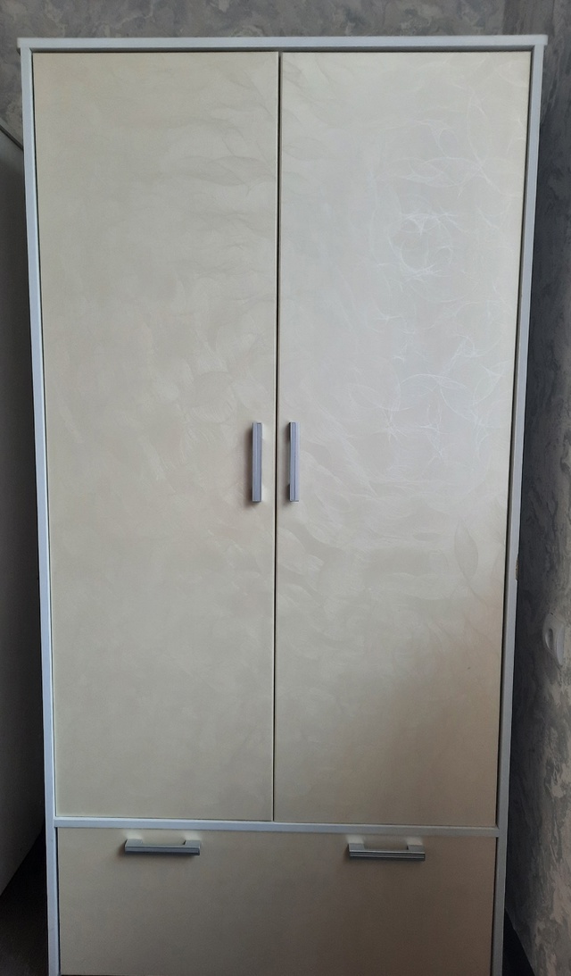 Продам спальный гарнитур. Кровать 90х200 (без матраса), дв...