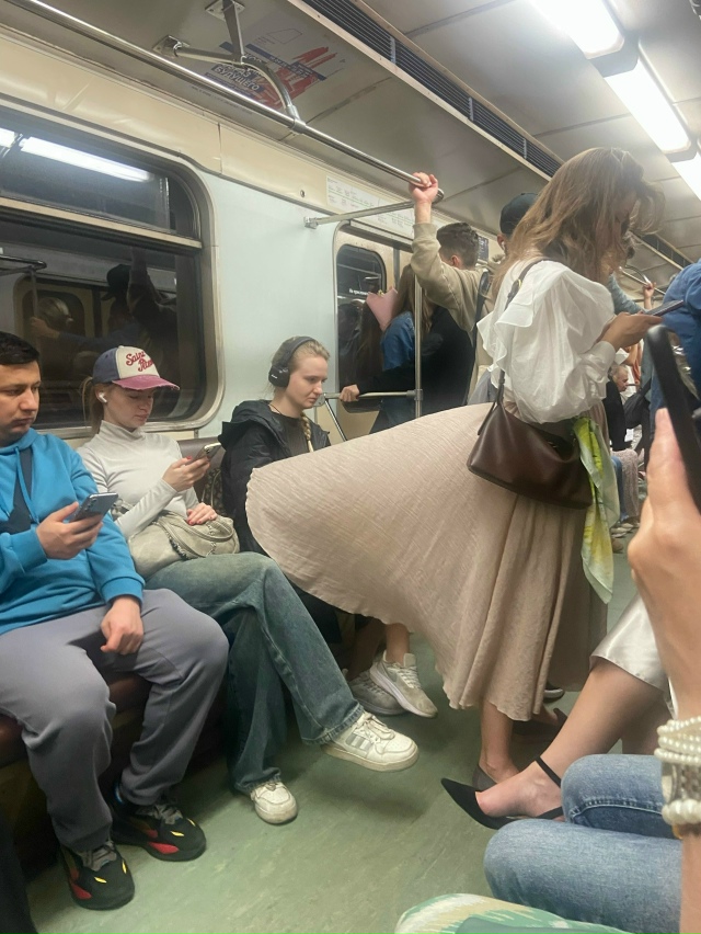 Сквозной поддув в метро. Все заметили, но все промолчал...