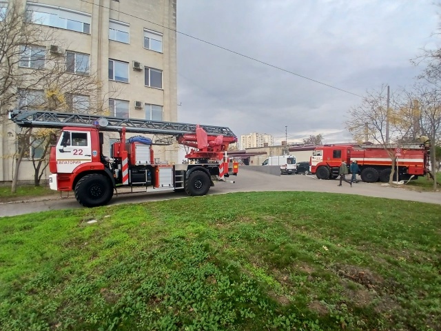 Огонь условный - выезд реальный
🏥В Евпаторийской бол?...