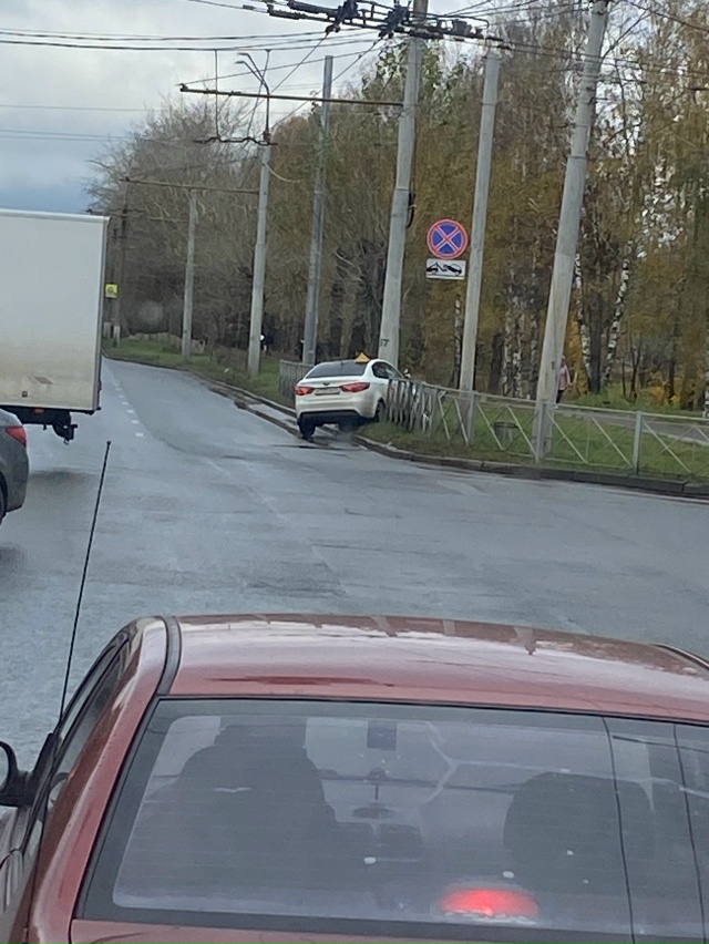 Мне вот интересно,если у тебя ученик толком не умеет ру...