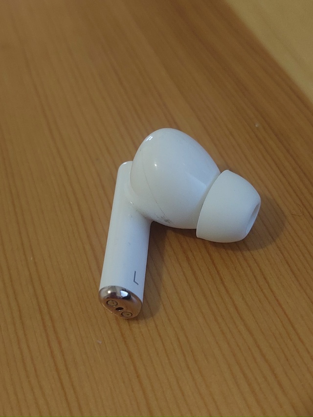 В районе сбербанка был потерян наушник, если кто то нах...