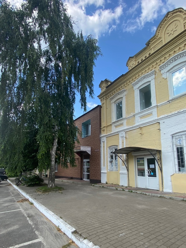 Только ленивый не обосрал ремонт фасада кафе «нерусса?...
